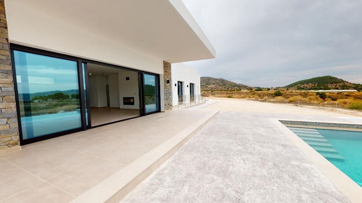 3 soveværelse Villa til salg i La Romana med garage - € 449.995 (Ref: 10172567)