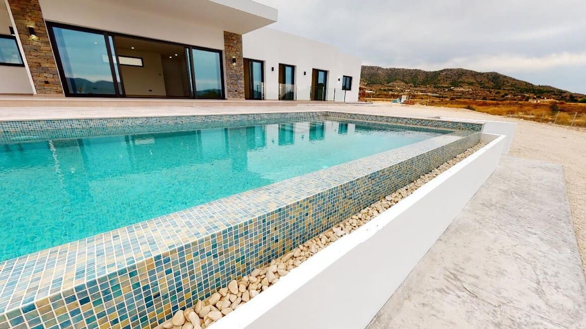 3 soveværelse Villa til salg i La Romana med garage - € 449.995 (Ref: 10172567)