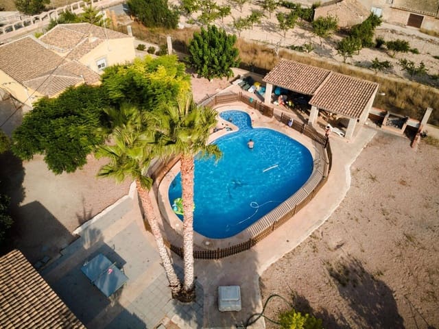 3 soverom Villa til salgs i La Romana med svømmebasseng garasje - € 385 000 (Ref: 10172569)