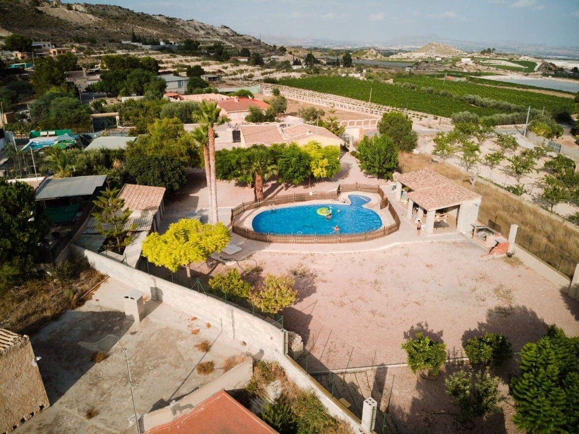 3 soverom Villa til salgs i La Romana med svømmebasseng garasje - € 385 000 (Ref: 10172569)
