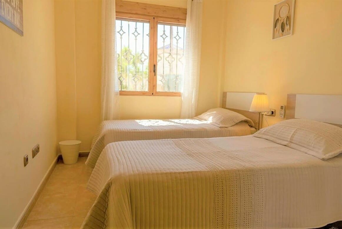 Chalet de 3 habitaciones en Alicante / Alacant ciudad en venta con piscina - 390.000 € (Ref: 10172571)