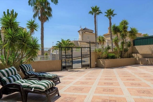 3 soverom Villa til salgs i Alicante by med svømmebasseng - € 390 000 (Ref: 10172571)