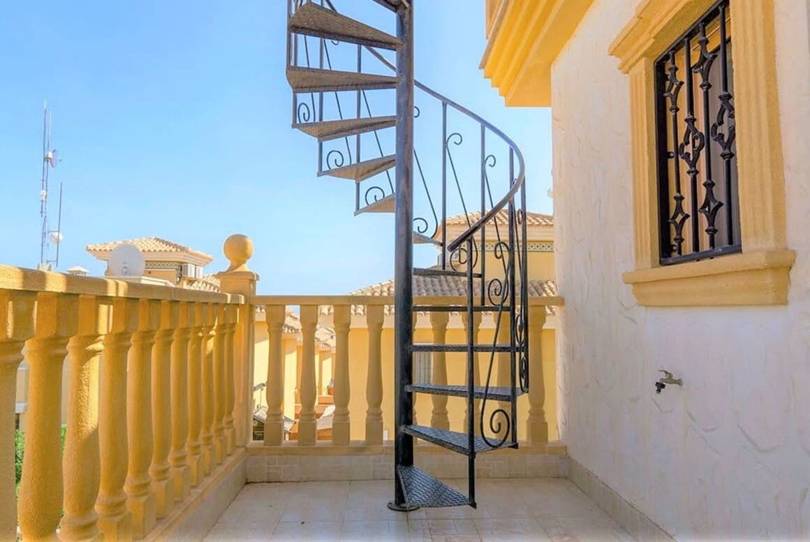 Chalet de 3 habitaciones en Alicante / Alacant ciudad en venta con piscina - 390.000 € (Ref: 10172571)