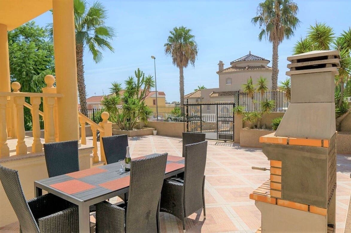 Chalet de 3 habitaciones en Alicante / Alacant ciudad en venta con piscina - 390.000 € (Ref: 10172571)