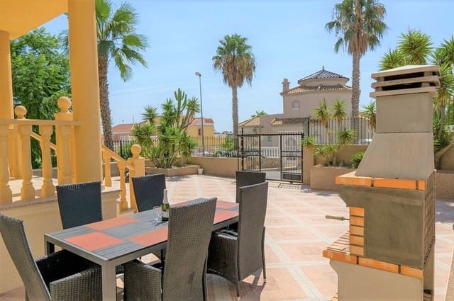 3 soverom Villa til salgs i Alicante by med svømmebasseng - € 390 000 (Ref: 10172571)