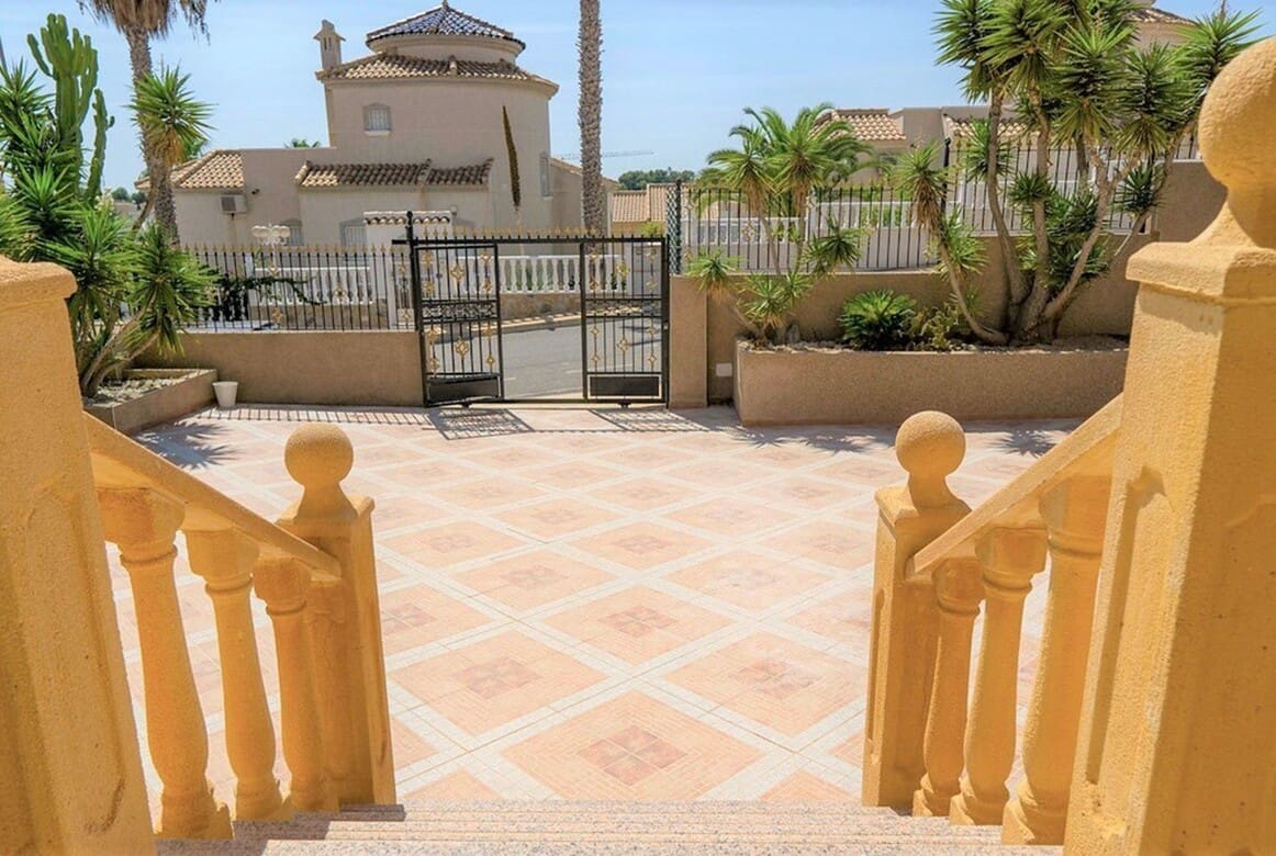 Chalet de 3 habitaciones en Alicante / Alacant ciudad en venta con piscina - 390.000 € (Ref: 10172571)