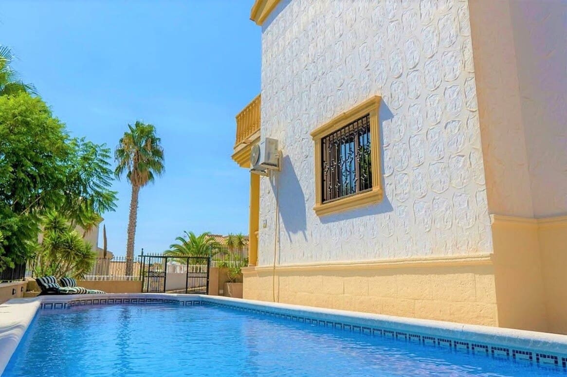 Chalet de 3 habitaciones en Alicante / Alacant ciudad en venta con piscina - 390.000 € (Ref: 10172571)