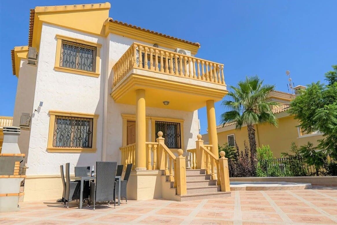 Chalet de 3 habitaciones en Alicante / Alacant ciudad en venta con piscina - 390.000 € (Ref: 10172571)