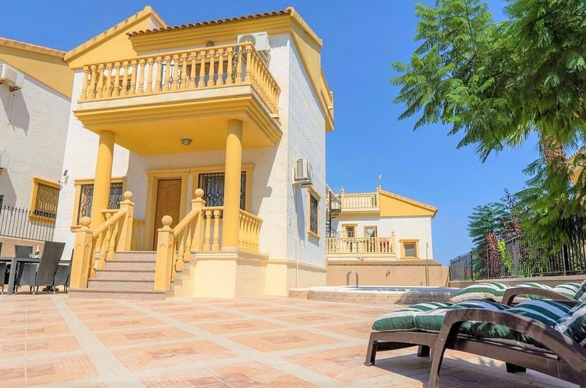 Chalet de 3 habitaciones en Alicante / Alacant ciudad en venta con piscina - 390.000 € (Ref: 10172571)