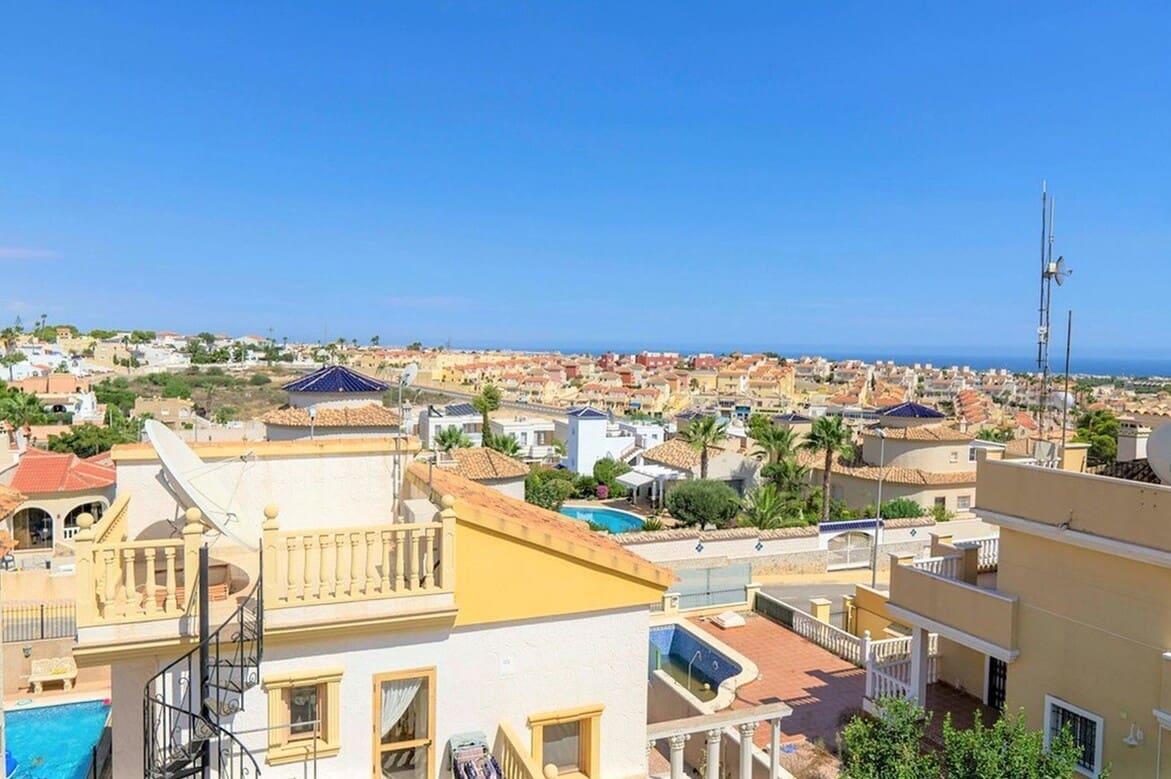 Chalet de 3 habitaciones en Alicante / Alacant ciudad en venta con piscina - 390.000 € (Ref: 10172571)