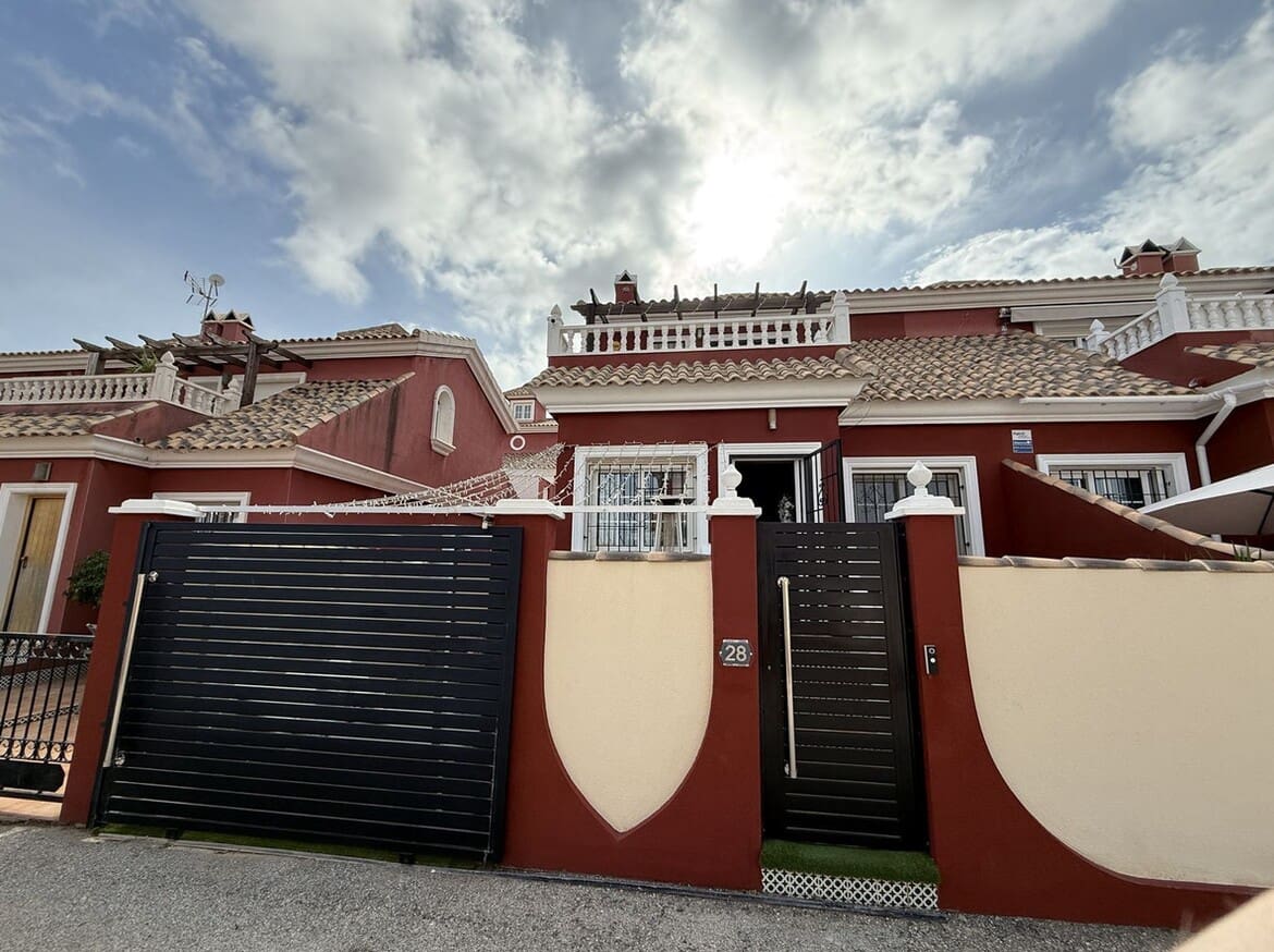 3 soveværelse Villa til salg i Orihuela Costa med swimmingpool garage - € 264.900 (Ref: 10172572)