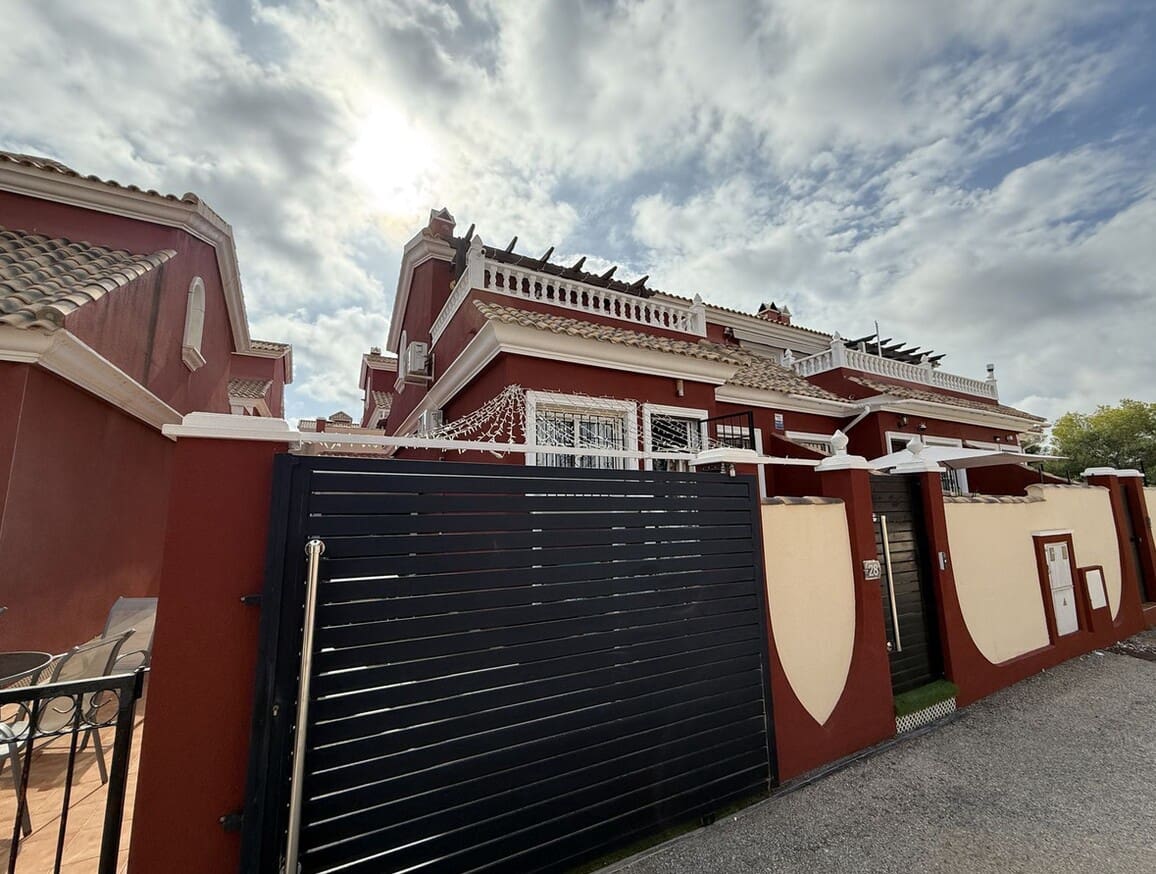 3 soveværelse Villa til salg i Orihuela Costa med swimmingpool garage - € 264.900 (Ref: 10172572)