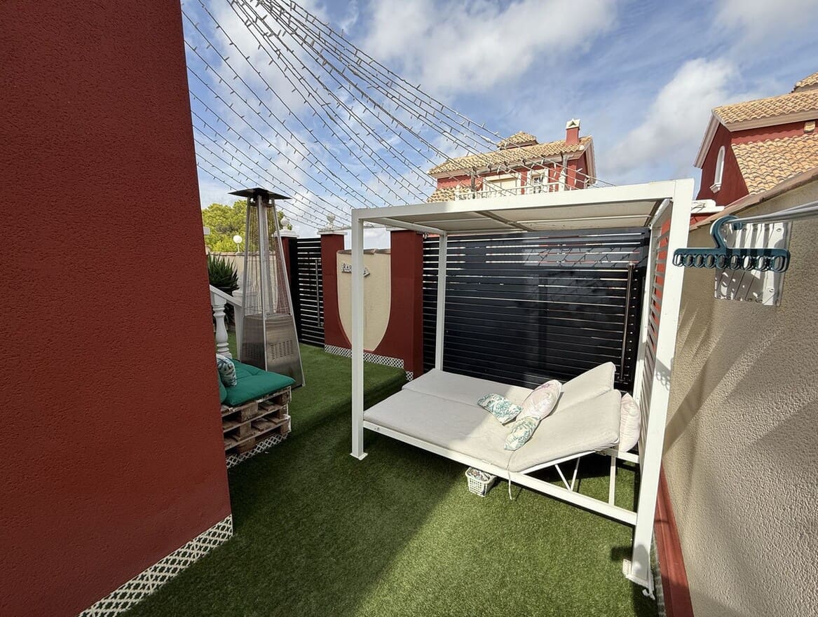 3 soveværelse Villa til salg i Orihuela Costa med swimmingpool garage - € 264.900 (Ref: 10172572)