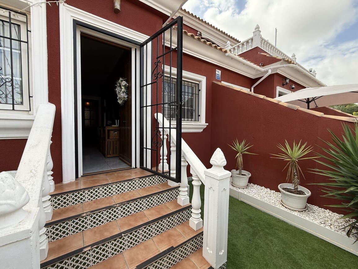 3 soveværelse Villa til salg i Orihuela Costa med swimmingpool garage - € 264.900 (Ref: 10172572)