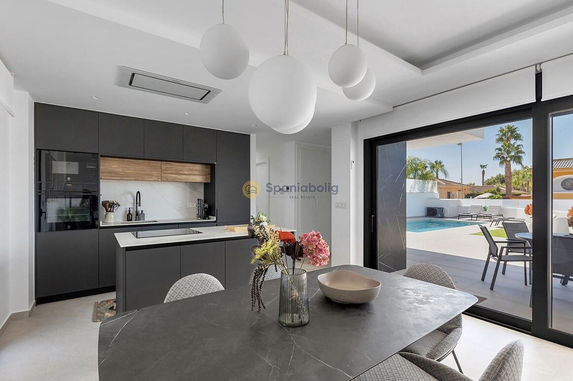 3 soveværelse Villa til salg i Rojales med swimmingpool garage - € 779.000 (Ref: 10172574)