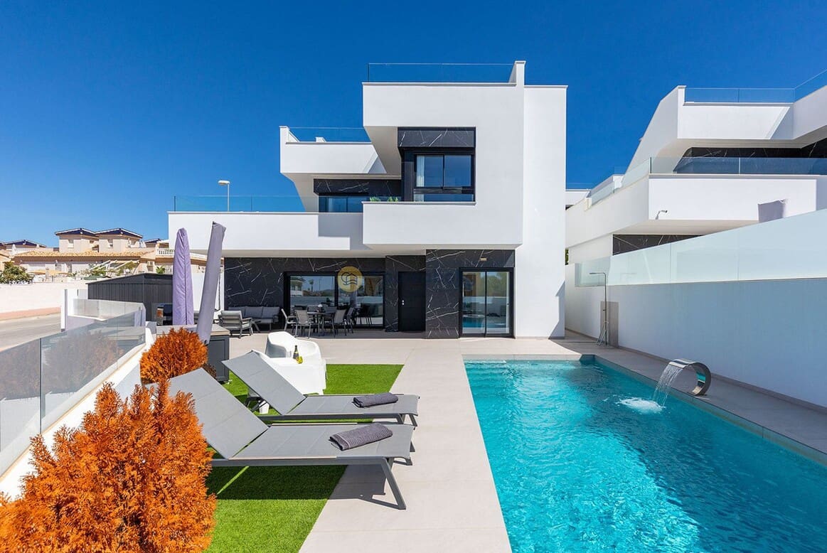 3 soveværelse Villa til salg i Rojales med swimmingpool garage - € 779.000 (Ref: 10172574)