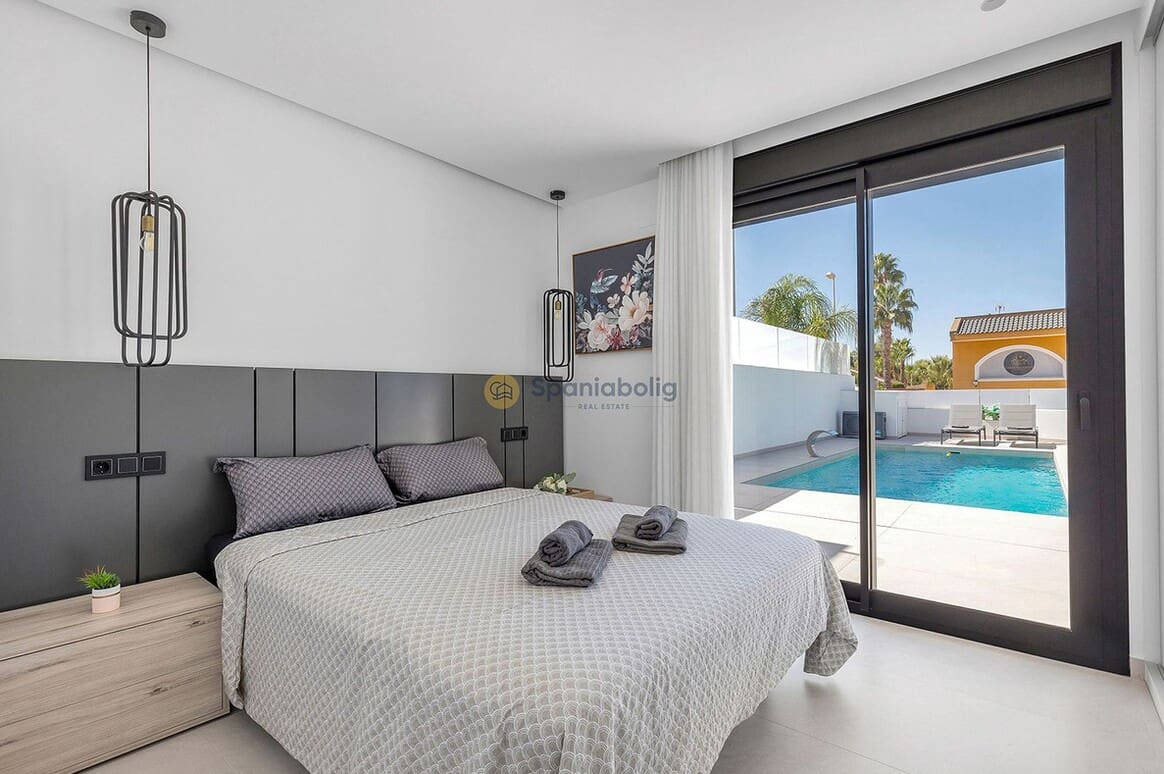 3 soveværelse Villa til salg i Rojales med swimmingpool garage - € 779.000 (Ref: 10172574)