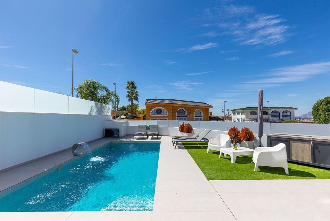 3 soveværelse Villa til salg i Rojales med swimmingpool garage - € 779.000 (Ref: 10172574)