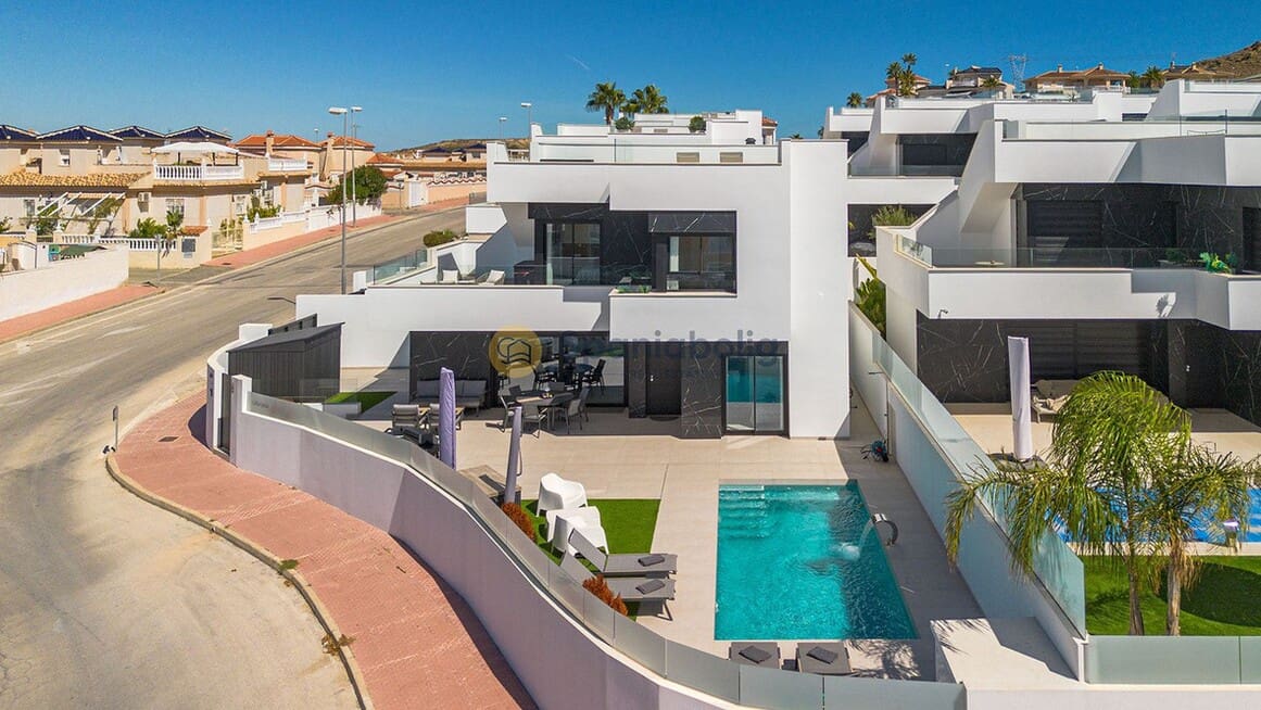 3 soveværelse Villa til salg i Rojales med swimmingpool garage - € 779.000 (Ref: 10172574)