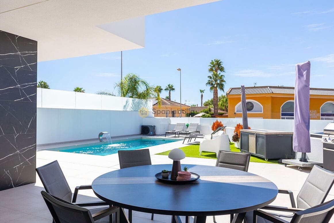 3 soveværelse Villa til salg i Rojales med swimmingpool garage - € 779.000 (Ref: 10172574)
