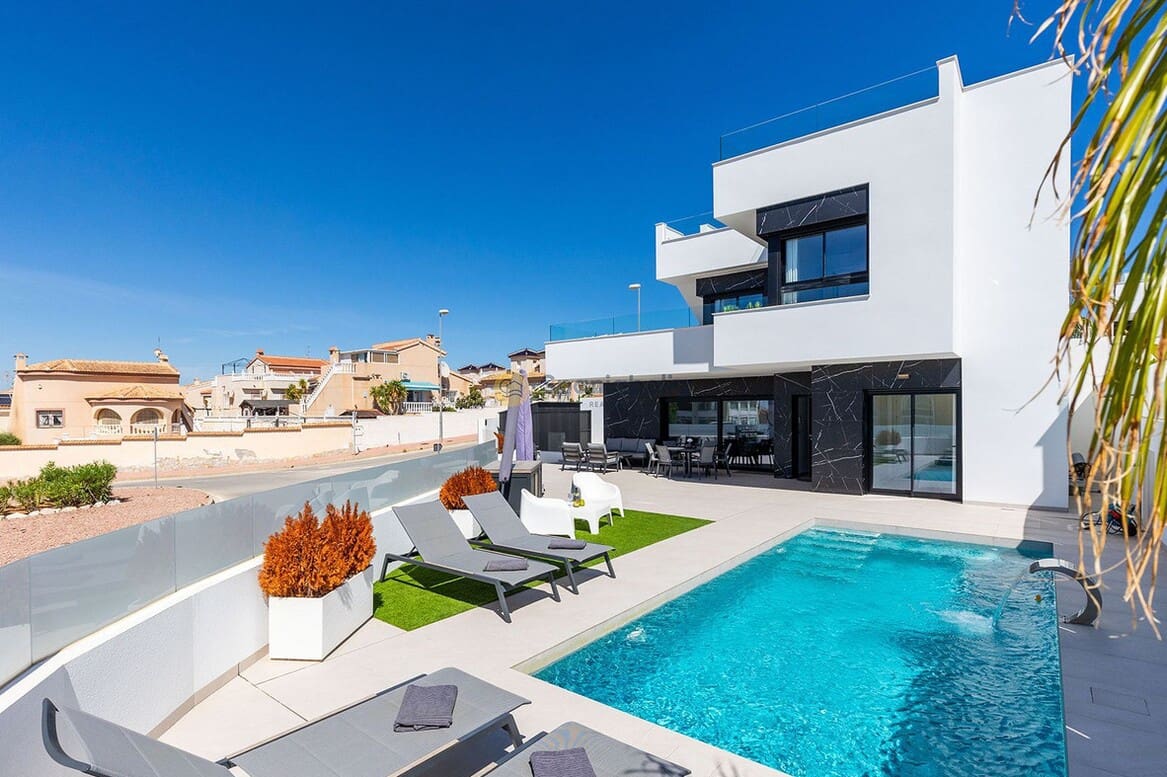 3 soveværelse Villa til salg i Rojales med swimmingpool garage - € 779.000 (Ref: 10172574)
