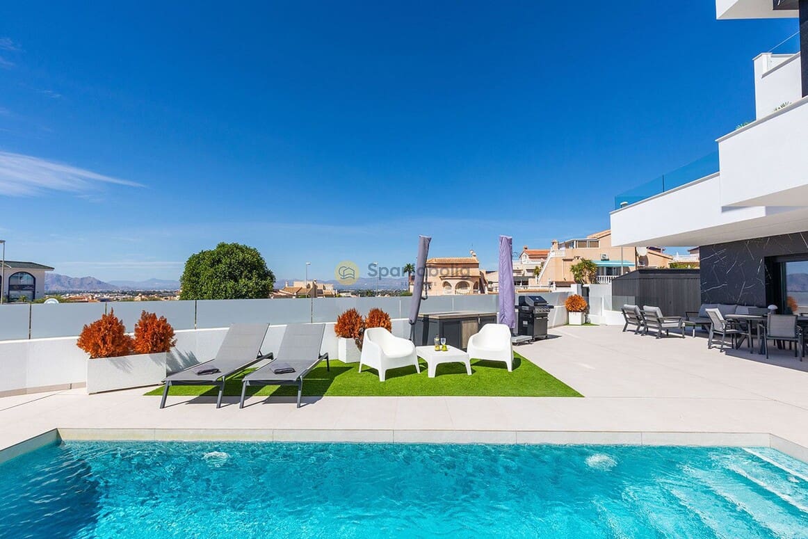 3 soveværelse Villa til salg i Rojales med swimmingpool garage - € 779.000 (Ref: 10172574)