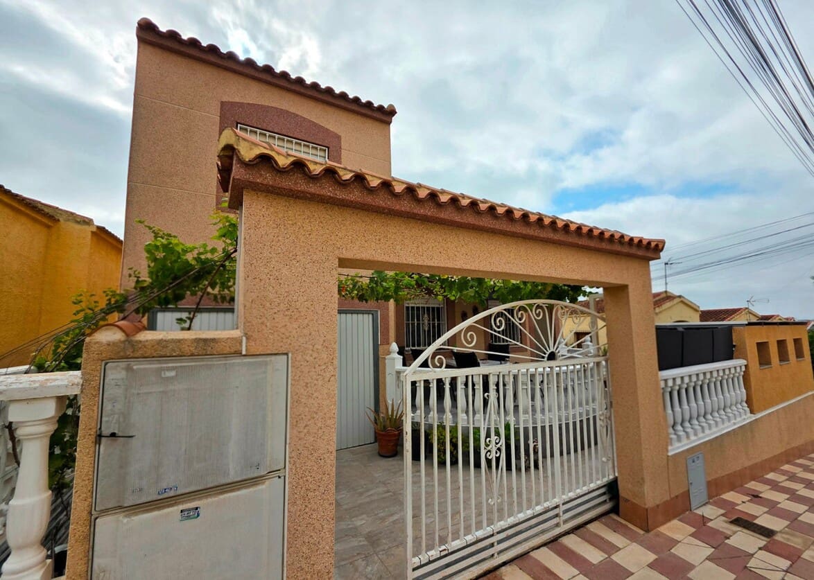 5 soverom Villa til salgs i San Fulgencio med svømmebasseng garasje - € 338 000 (Ref: 10172576)
