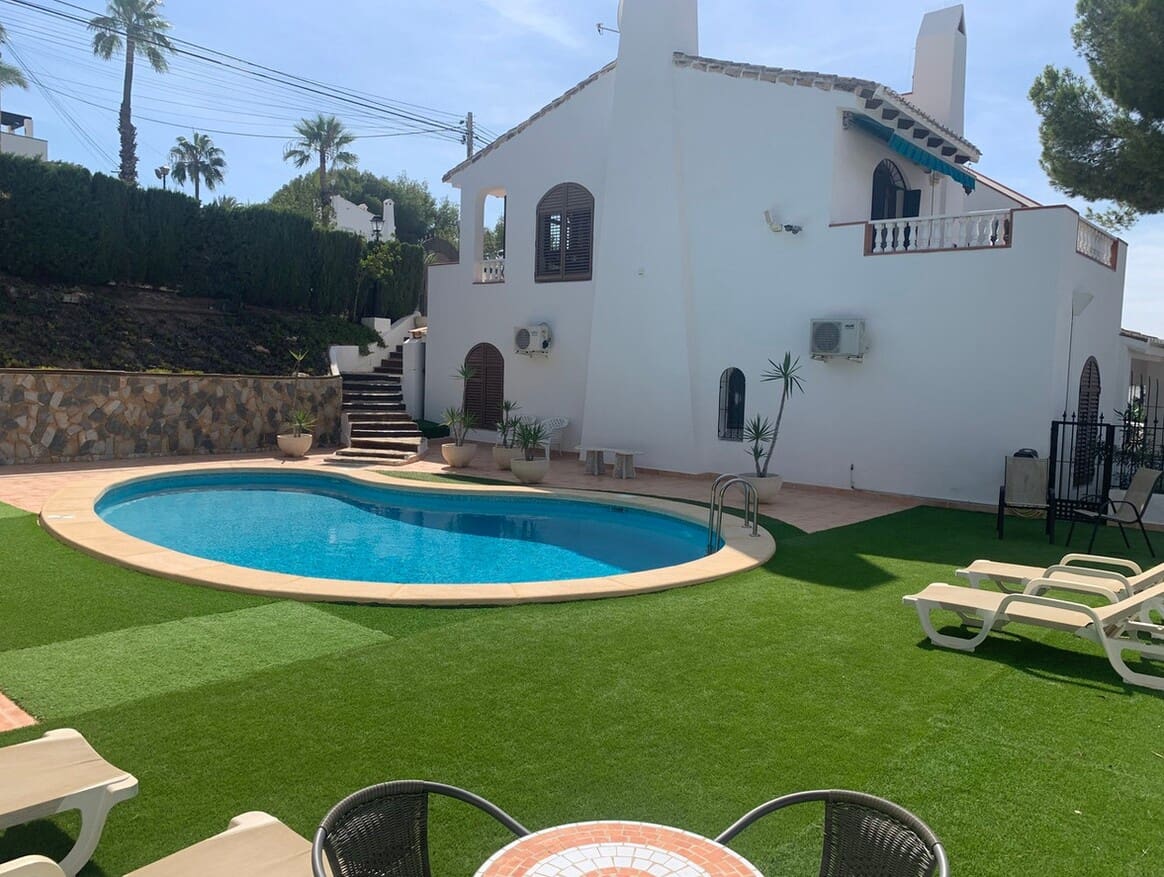 4 chambre Villa/Maison à vendre à Orihuela Costa avec piscine garage - 750 000 € (Ref: 10172577)