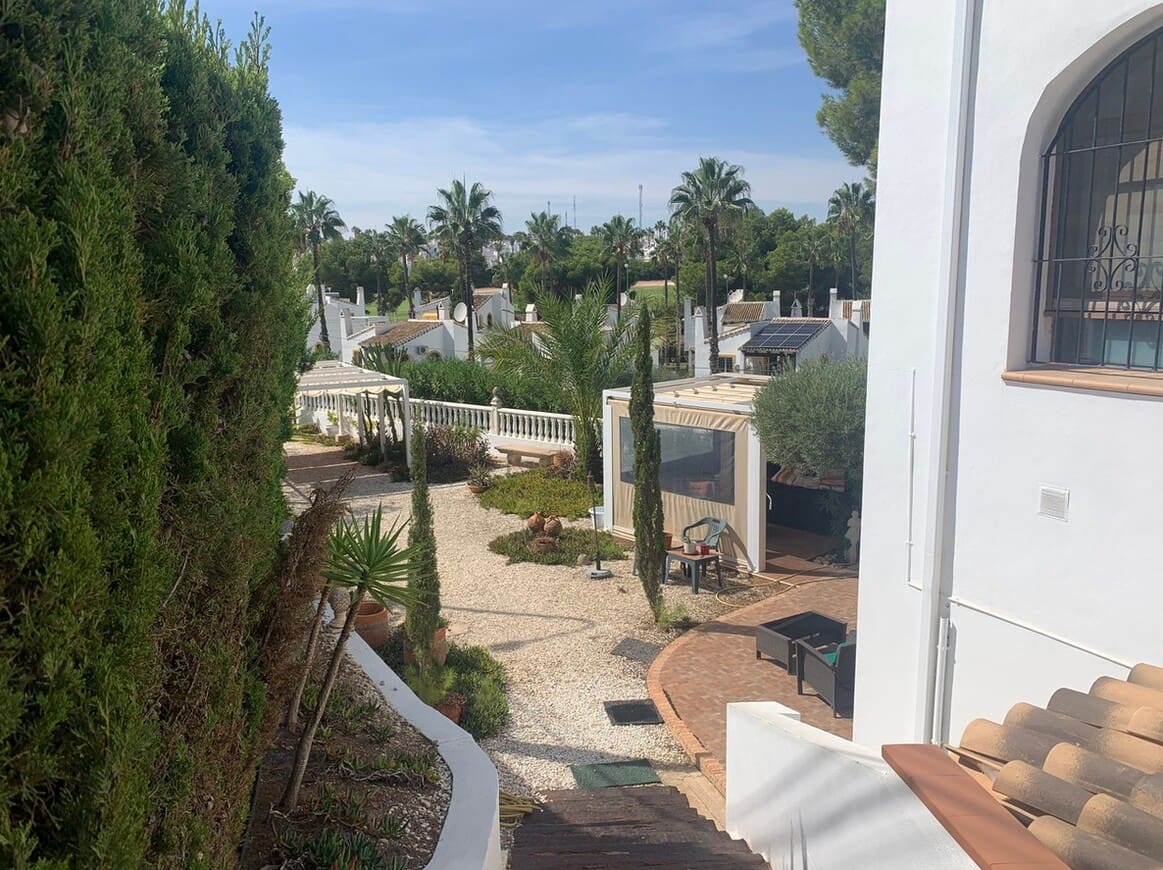 4 chambre Villa/Maison à vendre à Orihuela Costa avec piscine garage - 750 000 € (Ref: 10172577)