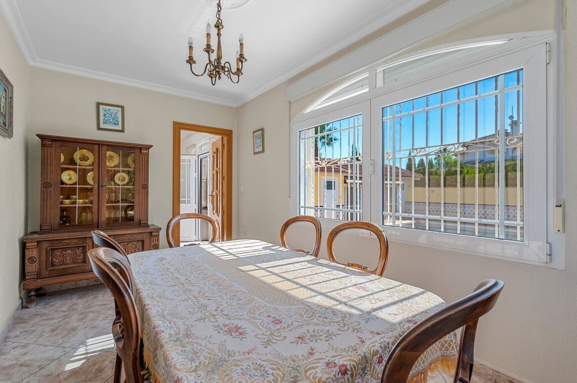 Casa de 7 habitaciones en Rojales en venta con piscina garaje - 649.000 € (Ref: 10172580)