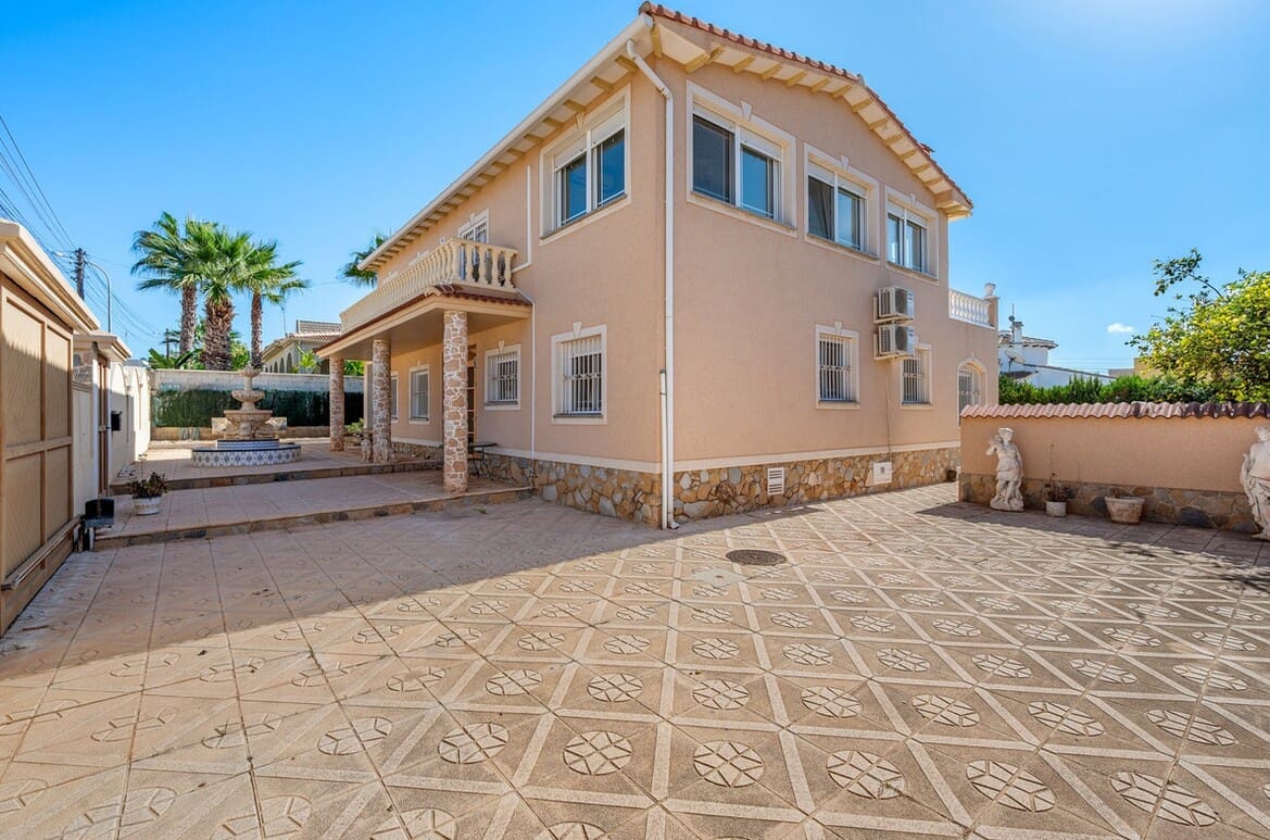 Casa de 7 habitaciones en Rojales en venta con piscina garaje - 649.000 € (Ref: 10172580)