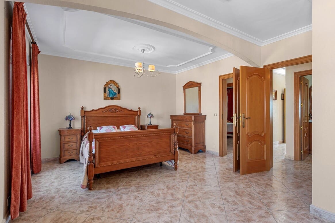Casa de 7 habitaciones en Rojales en venta con piscina garaje - 649.000 € (Ref: 10172580)