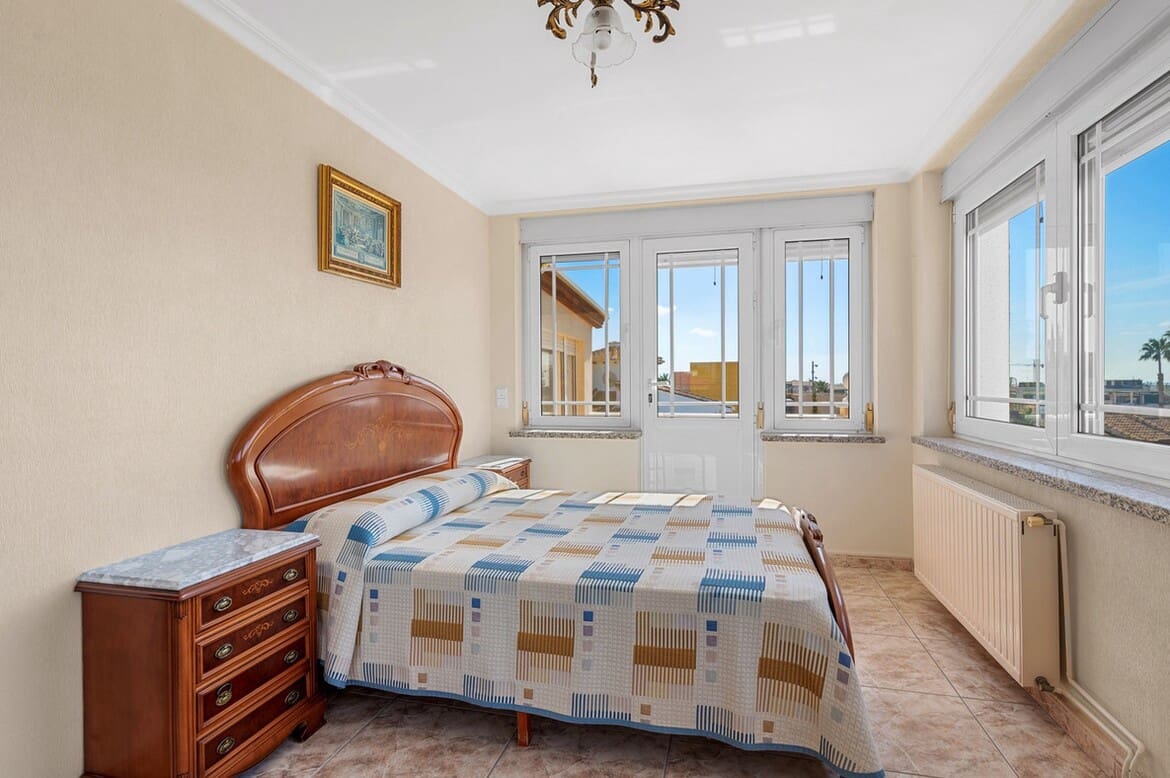 Casa de 7 habitaciones en Rojales en venta con piscina garaje - 649.000 € (Ref: 10172580)