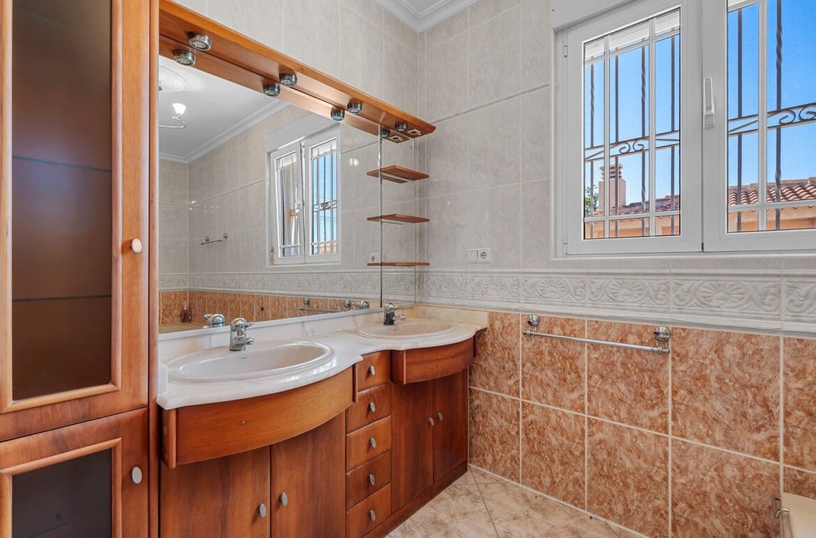 Casa de 7 habitaciones en Rojales en venta con piscina garaje - 649.000 € (Ref: 10172580)