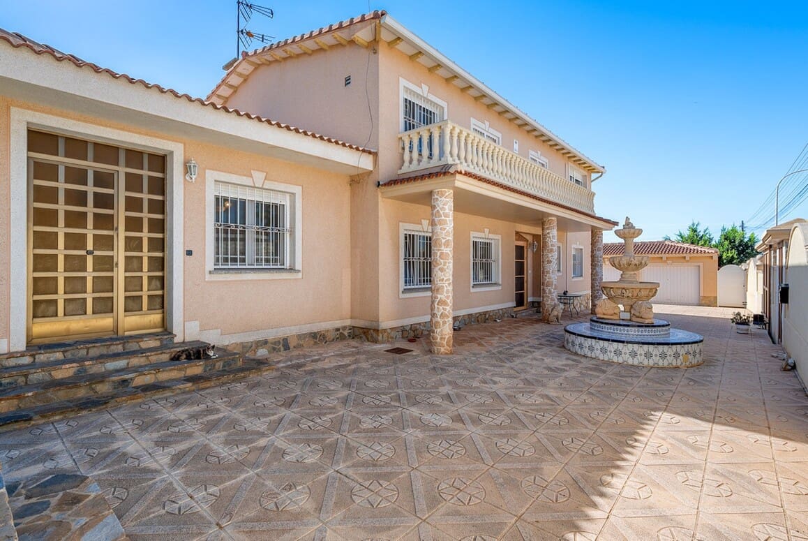 Casa de 7 habitaciones en Rojales en venta con piscina garaje - 649.000 € (Ref: 10172580)