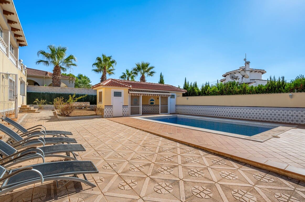 Casa de 7 habitaciones en Rojales en venta con piscina garaje - 649.000 € (Ref: 10172580)