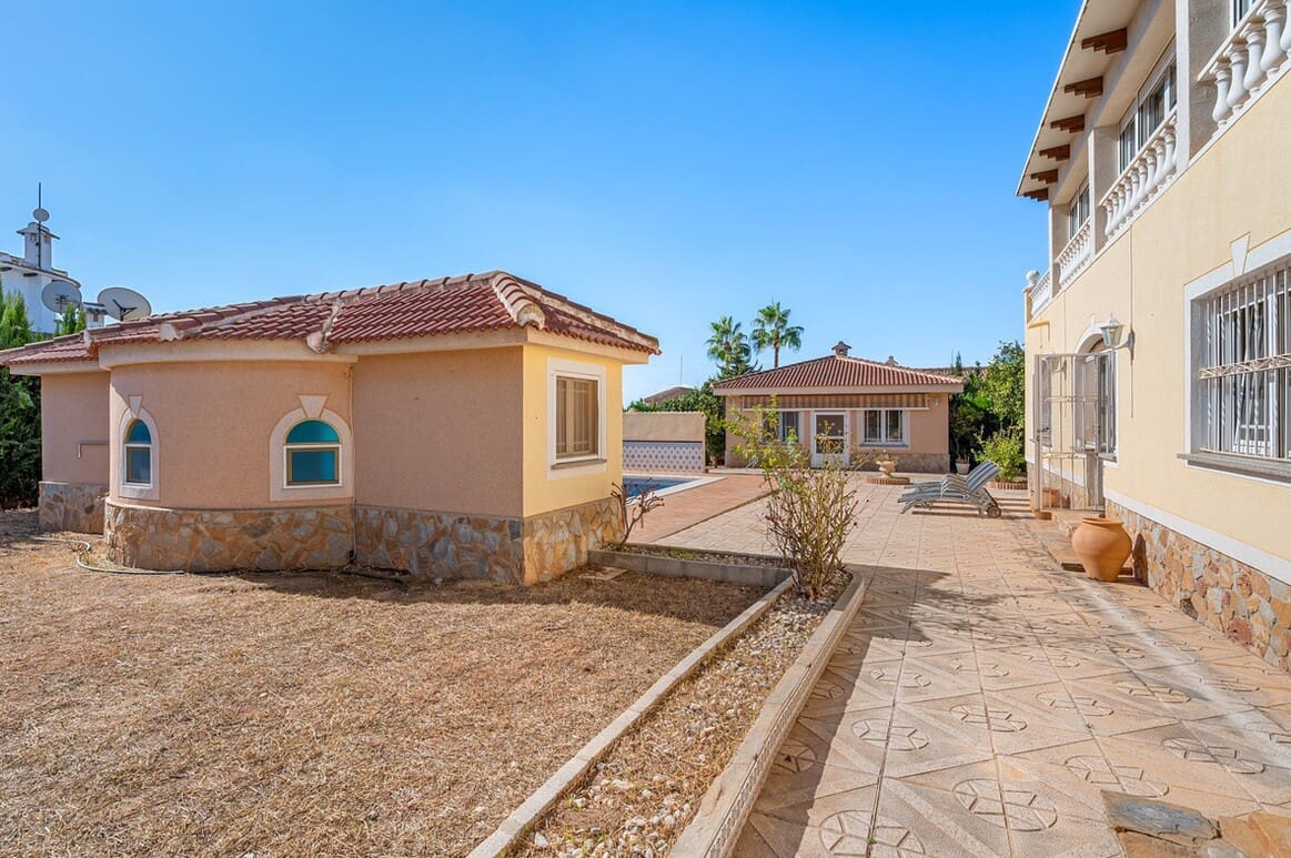 Casa de 7 habitaciones en Rojales en venta con piscina garaje - 649.000 € (Ref: 10172580)