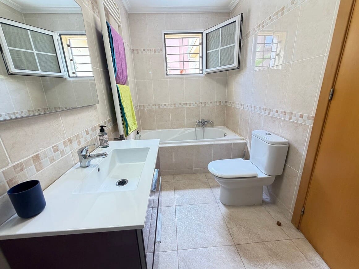 4 chambre Villa/Maison à vendre à Cabo Roig avec piscine garage - 749 000 € (Ref: 10172581)
