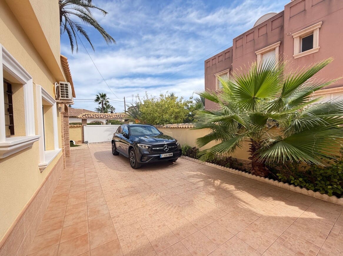 4 chambre Villa/Maison à vendre à Cabo Roig avec piscine garage - 749 000 € (Ref: 10172581)