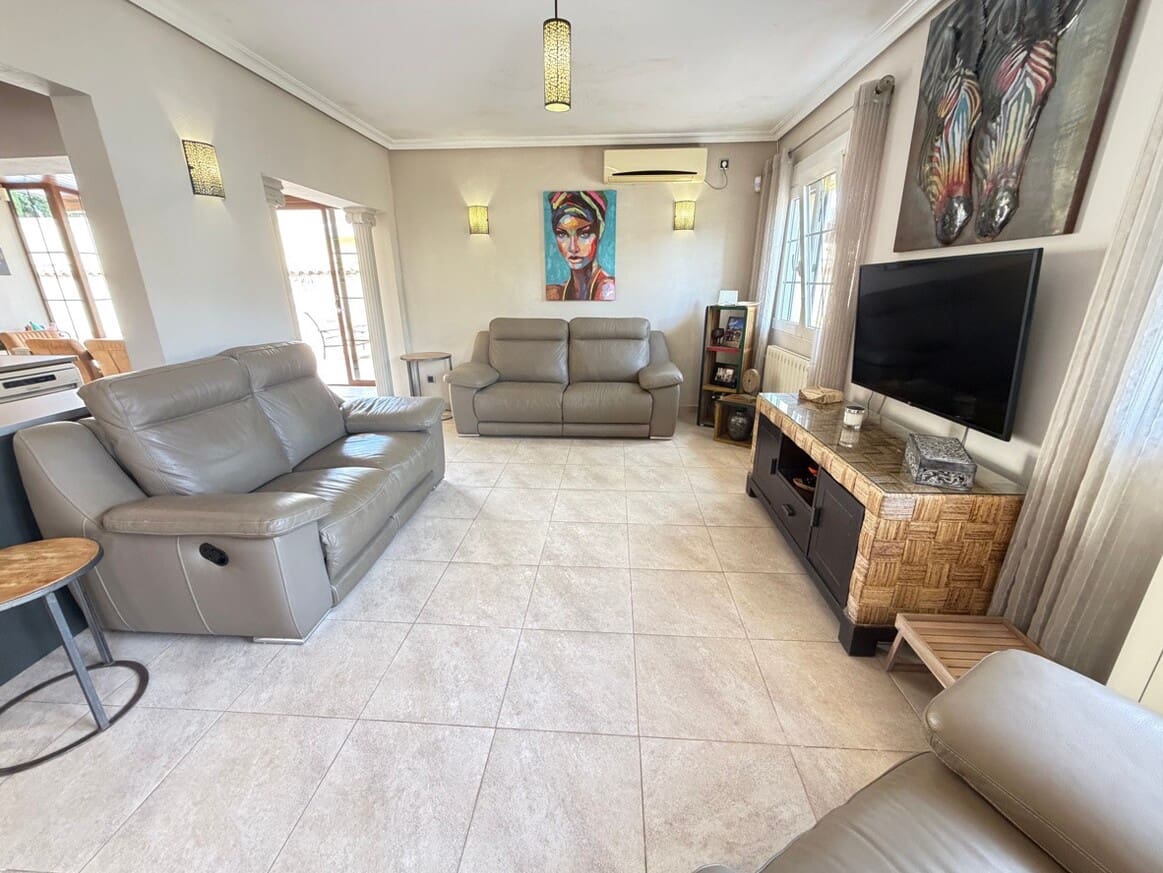 4 chambre Villa/Maison à vendre à Cabo Roig avec piscine garage - 749 000 € (Ref: 10172581)