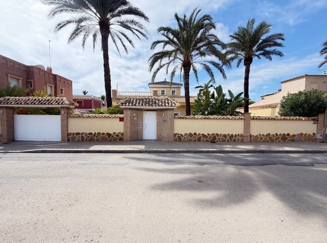 4 chambre Villa/Maison à vendre à Cabo Roig, Orihuela avec piscine garage - 749 000 € (Ref: 10172581)