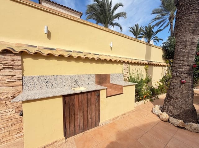 4 chambre Villa/Maison à vendre à Cabo Roig, Orihuela avec piscine garage - 749 000 € (Ref: 10172581)