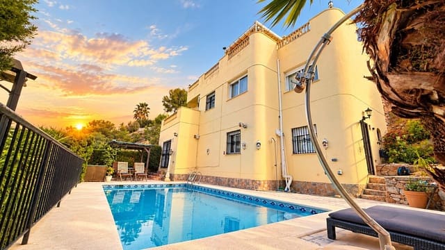 5 Zimmer Villa zu verkaufen in Las Ramblas Golf, Orihuela mit Pool Garage - 635.000 € (Ref: 10172582)