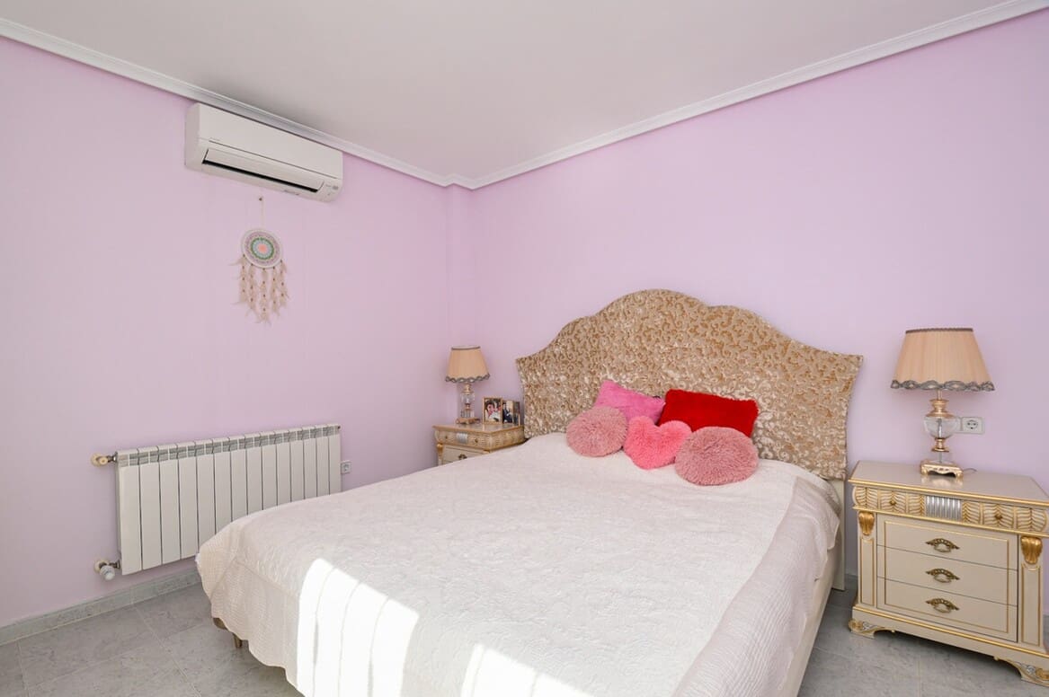4 sovrum Villa till salu i Orihuela Costa med pool garage - 799 900 € (Ref: 10172588)