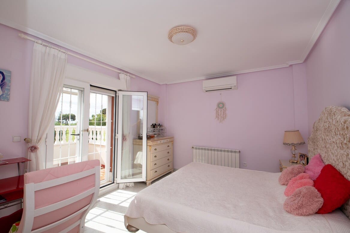 4 sovrum Villa till salu i Orihuela Costa med pool garage - 799 900 € (Ref: 10172588)
