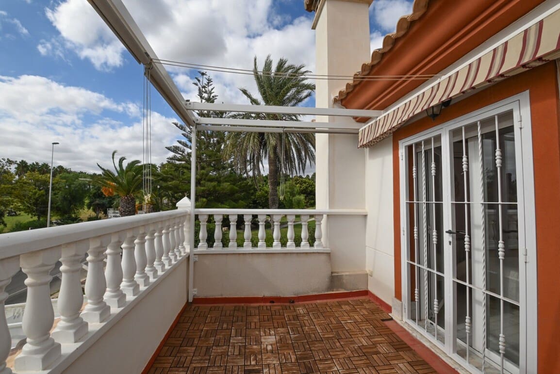 4 sovrum Villa till salu i Orihuela Costa med pool garage - 799 900 € (Ref: 10172588)