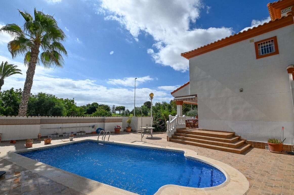 4 sovrum Villa till salu i Orihuela Costa med pool garage - 799 900 € (Ref: 10172588)