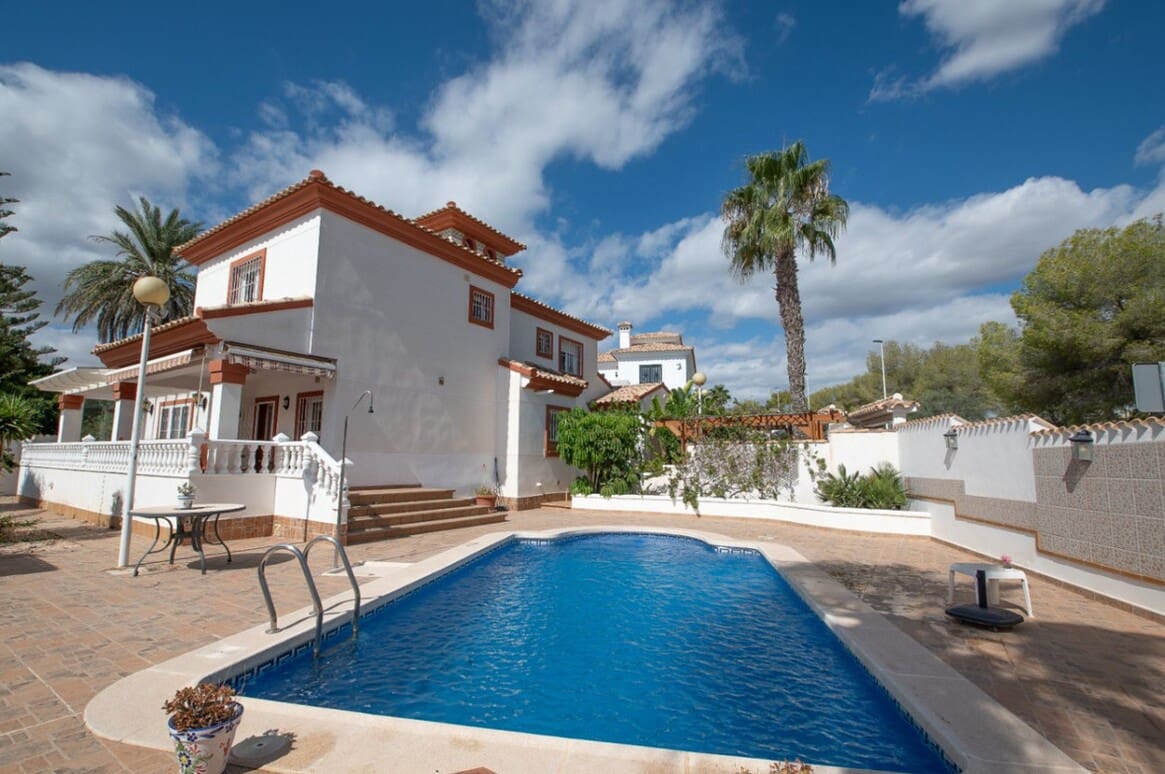 4 sovrum Villa till salu i Orihuela Costa med pool garage - 799 900 € (Ref: 10172588)