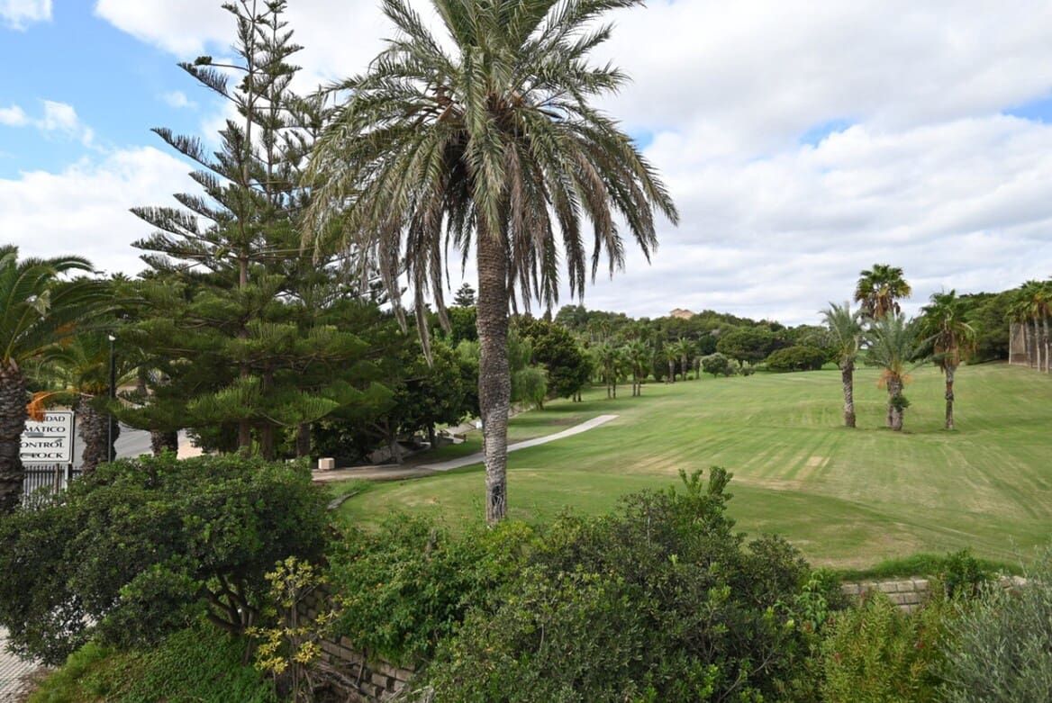 4 sovrum Villa till salu i Orihuela Costa med pool garage - 799 900 € (Ref: 10172588)