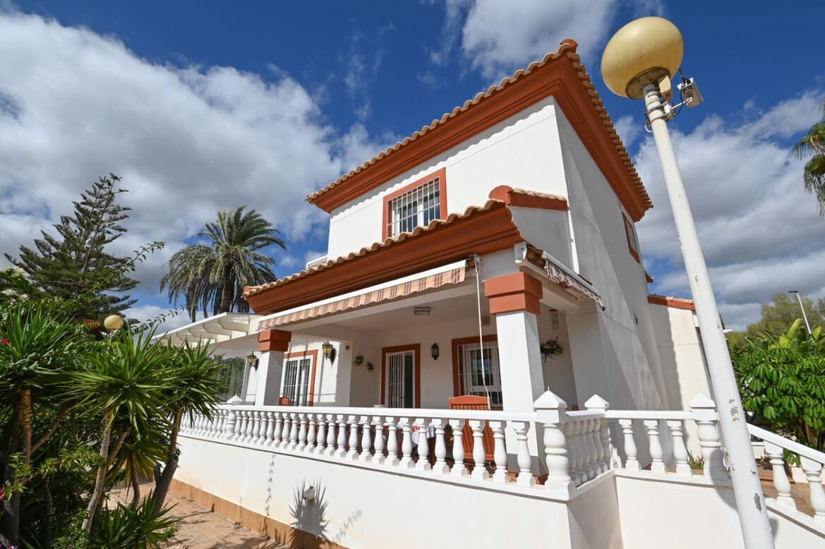 4 sovrum Villa till salu i Orihuela Costa med pool garage - 799 900 € (Ref: 10172588)